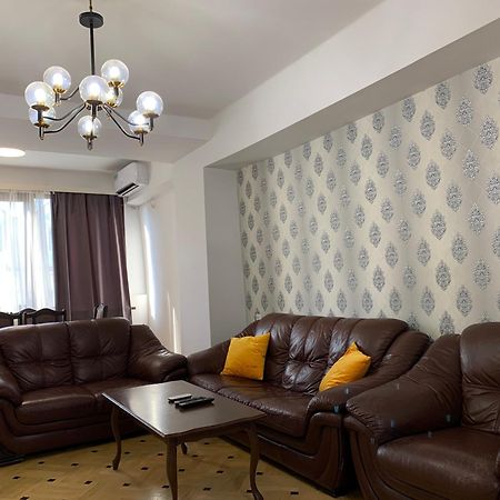 Apartment In The Center Of Ереван Экстерьер фото