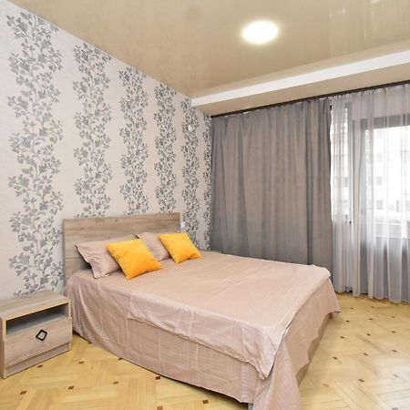 Apartment In The Center Of Ереван Экстерьер фото
