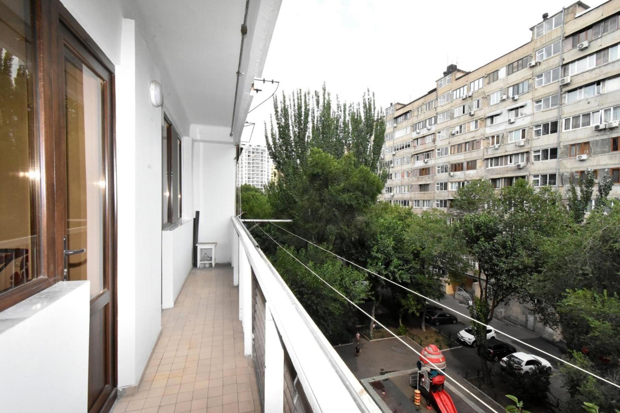 Apartment In The Center Of Ереван Экстерьер фото